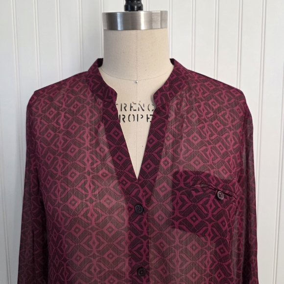 Kut from the Kloth Sheer  Geometric Button-Down Blouse Small - Picture 3 of 6